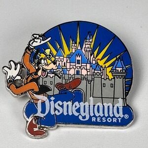 Goofy Aurora Castle CELEBRATE EVERYDAY Disneyland Resort Disney Pin Trading 2009
